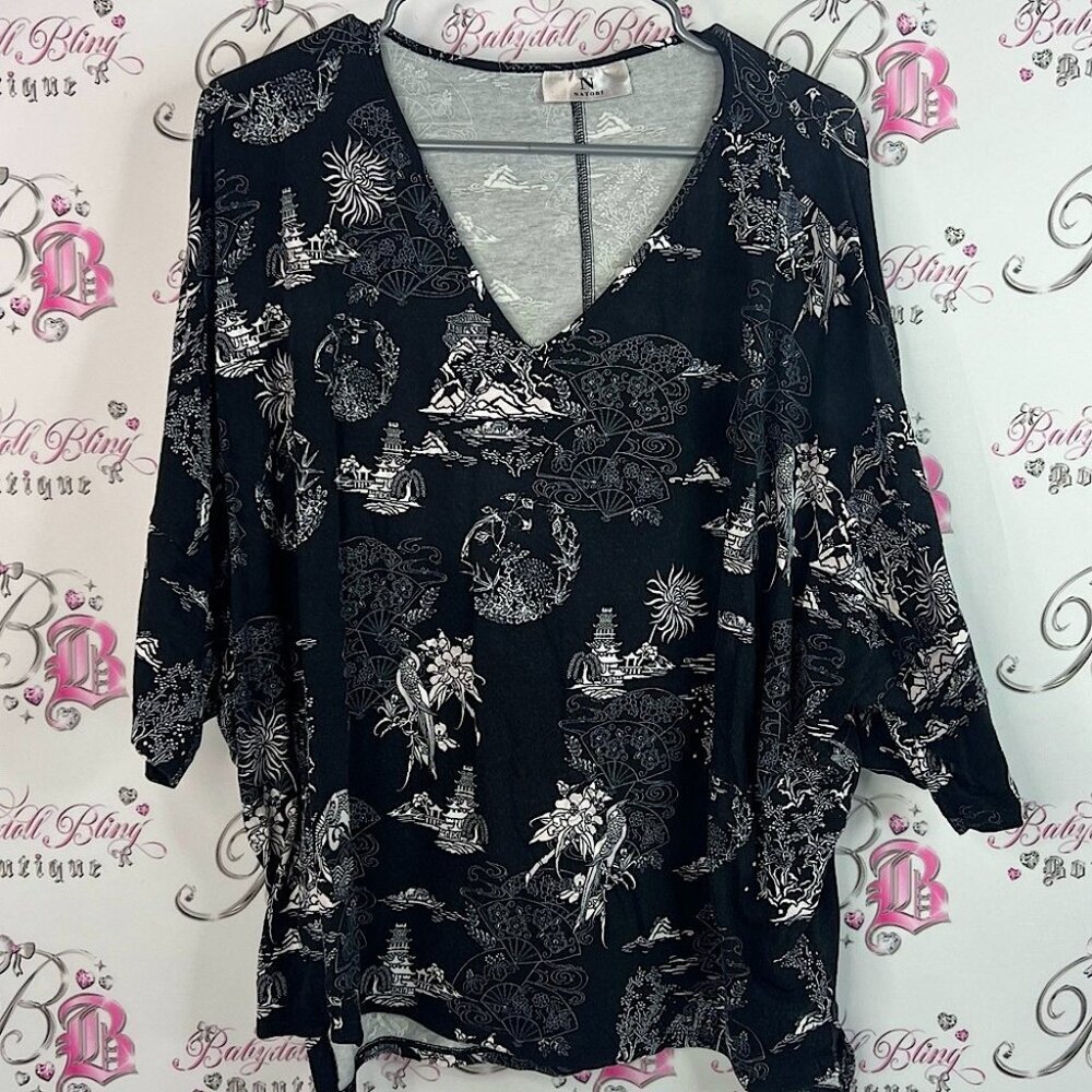 Natori long sleeve Japanese style Asia blouse Black and White Floral Blouse